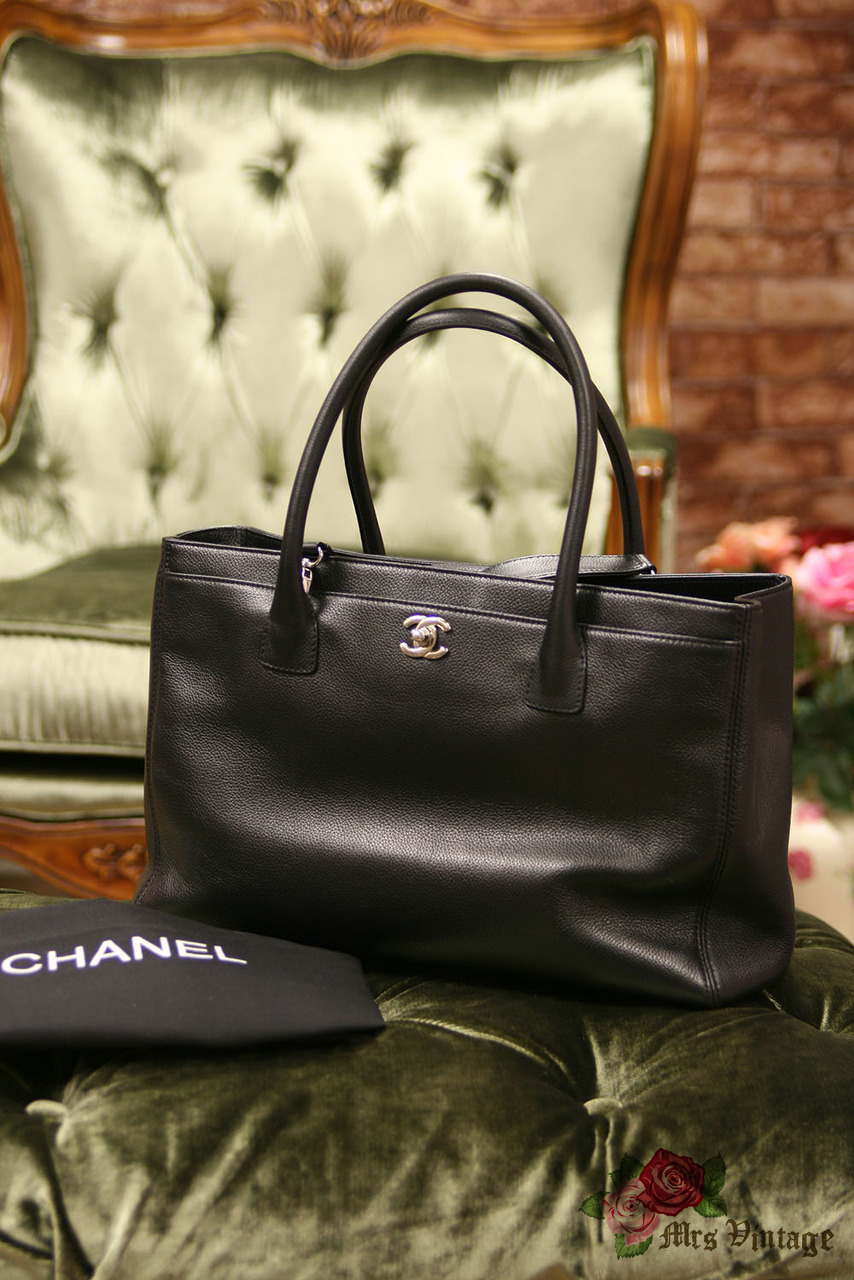 CHANEL Calfskin Cerf Executive Shopper Tote Black