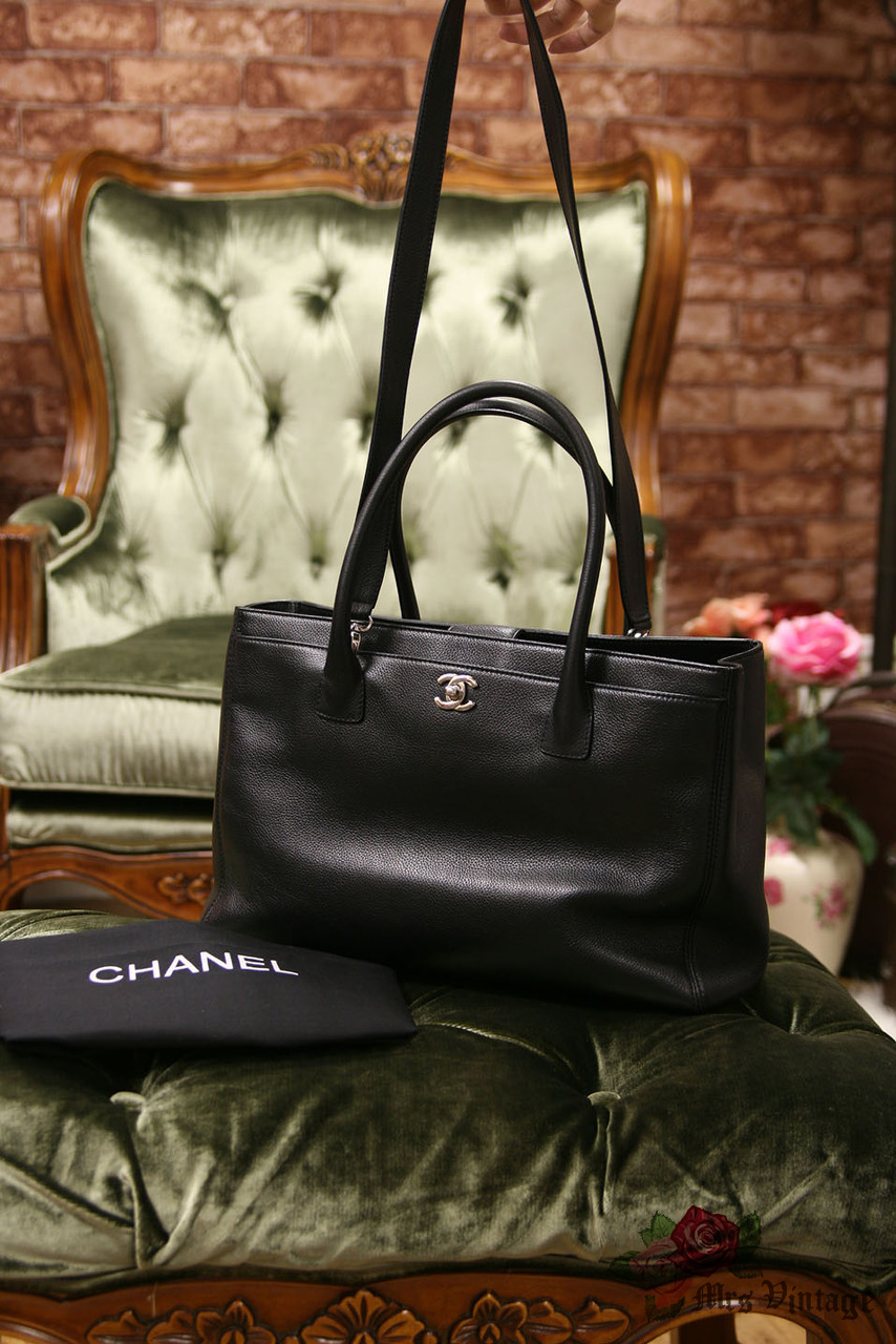 Chanel White Pebbled Leather Cerf Tote Bag - Yoogi's Closet