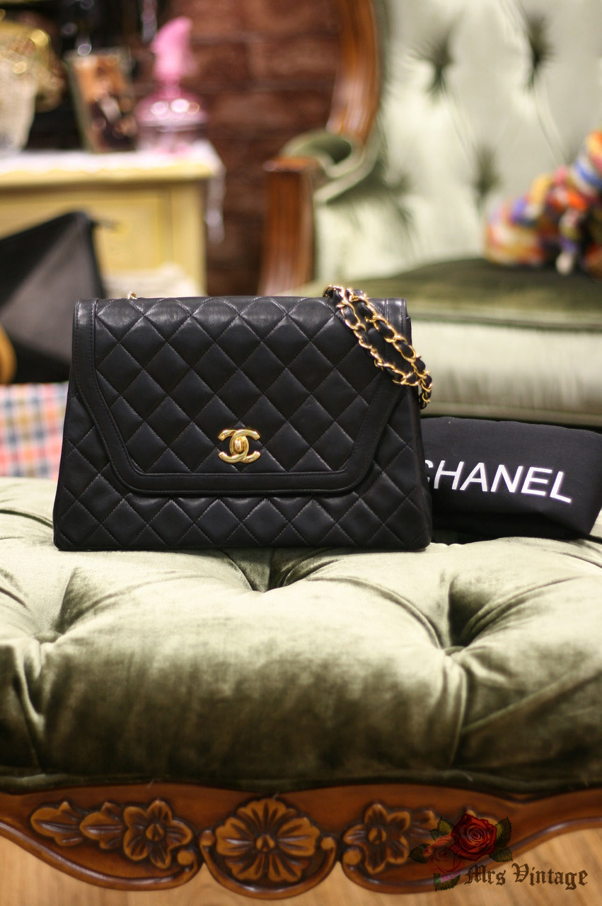 vintage chanel quilted flap shoulder bag