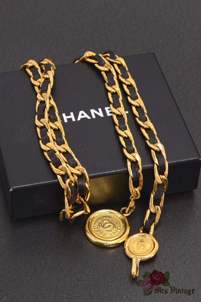 Vintage Chanel Gold Plated CC Oval Coin Charm Sautoir Necklace