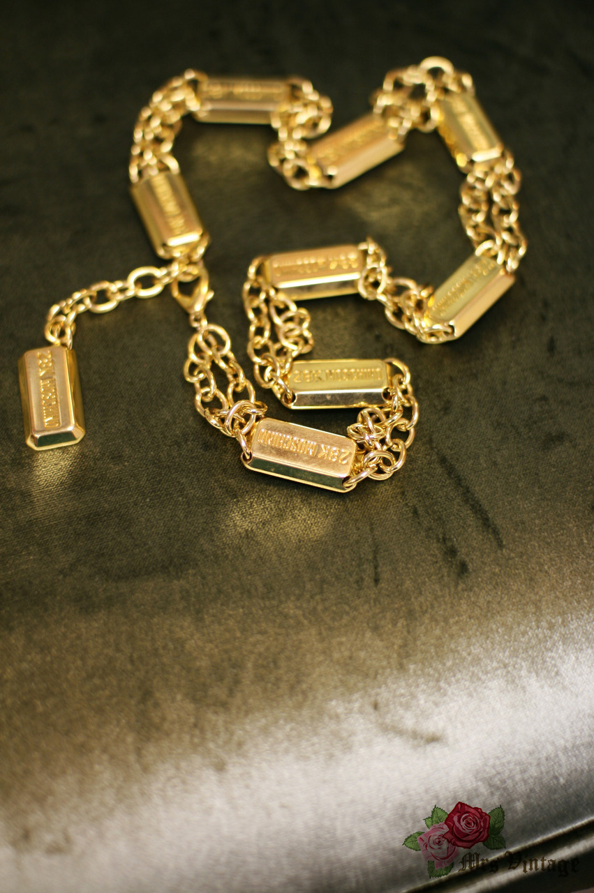 moschino gold chain