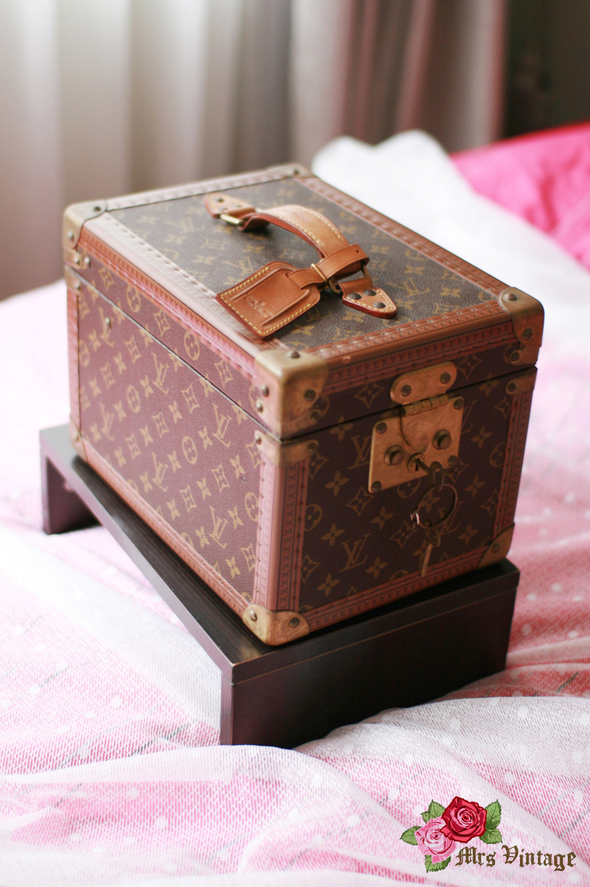 Authentic Louis Vuitton Boite Flacons Vanity Case Vintage 