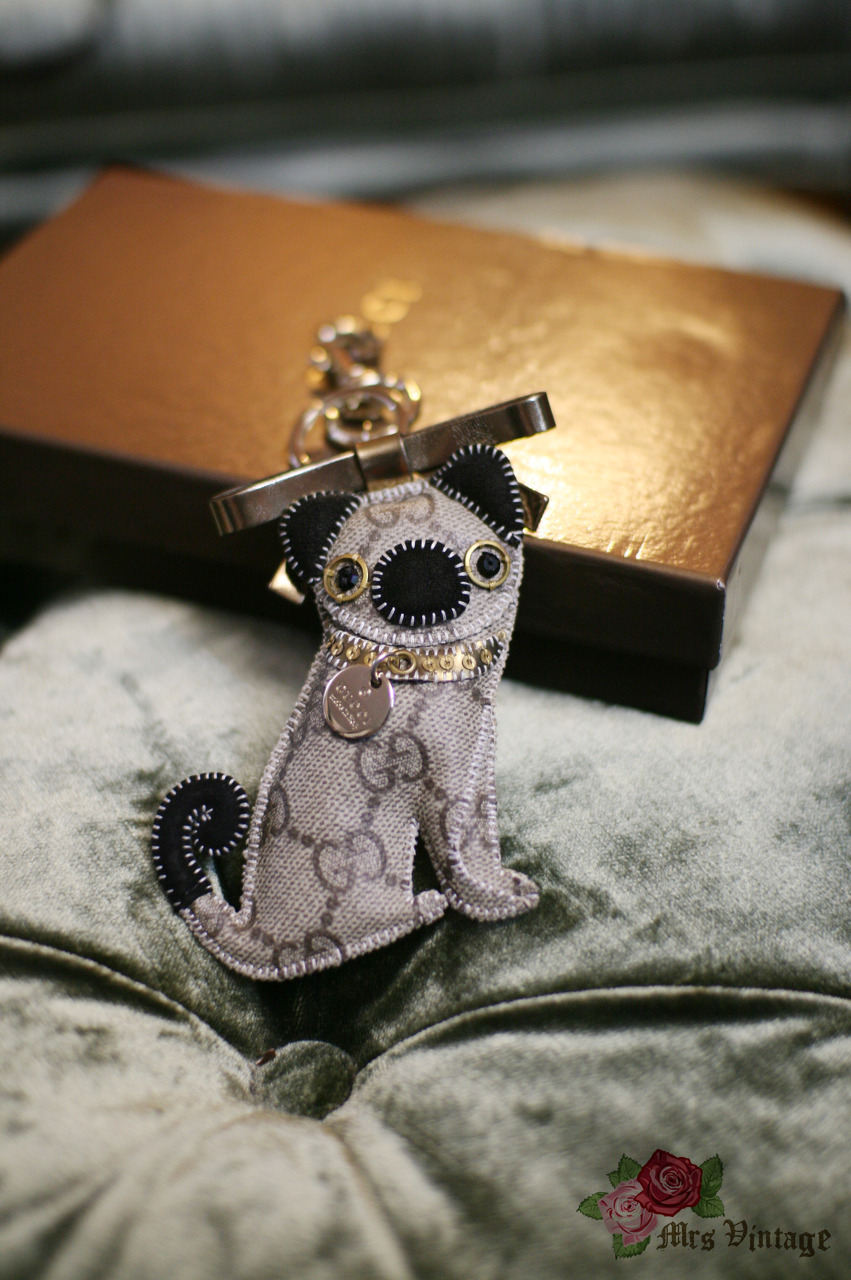 gucci pug keychain