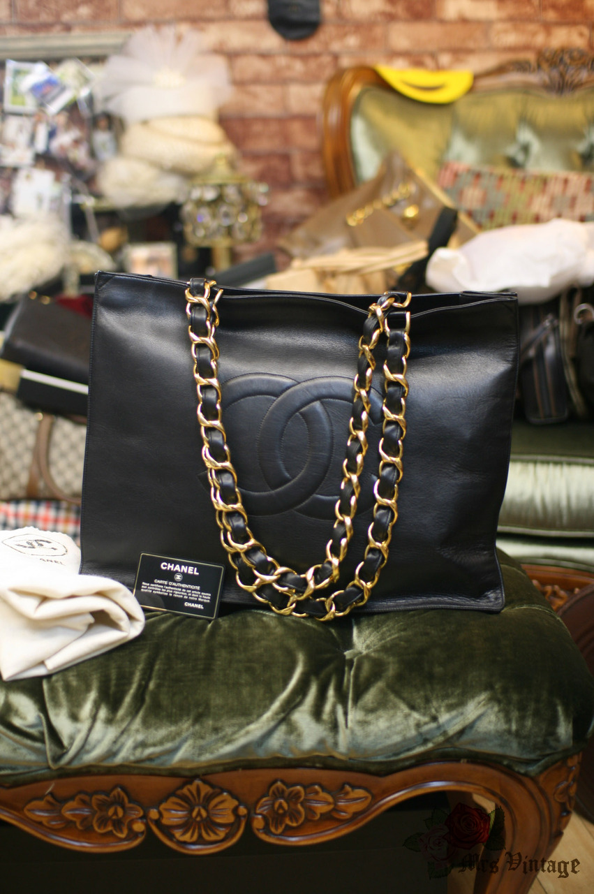 chanel vintage lambskin shoulder bag leather