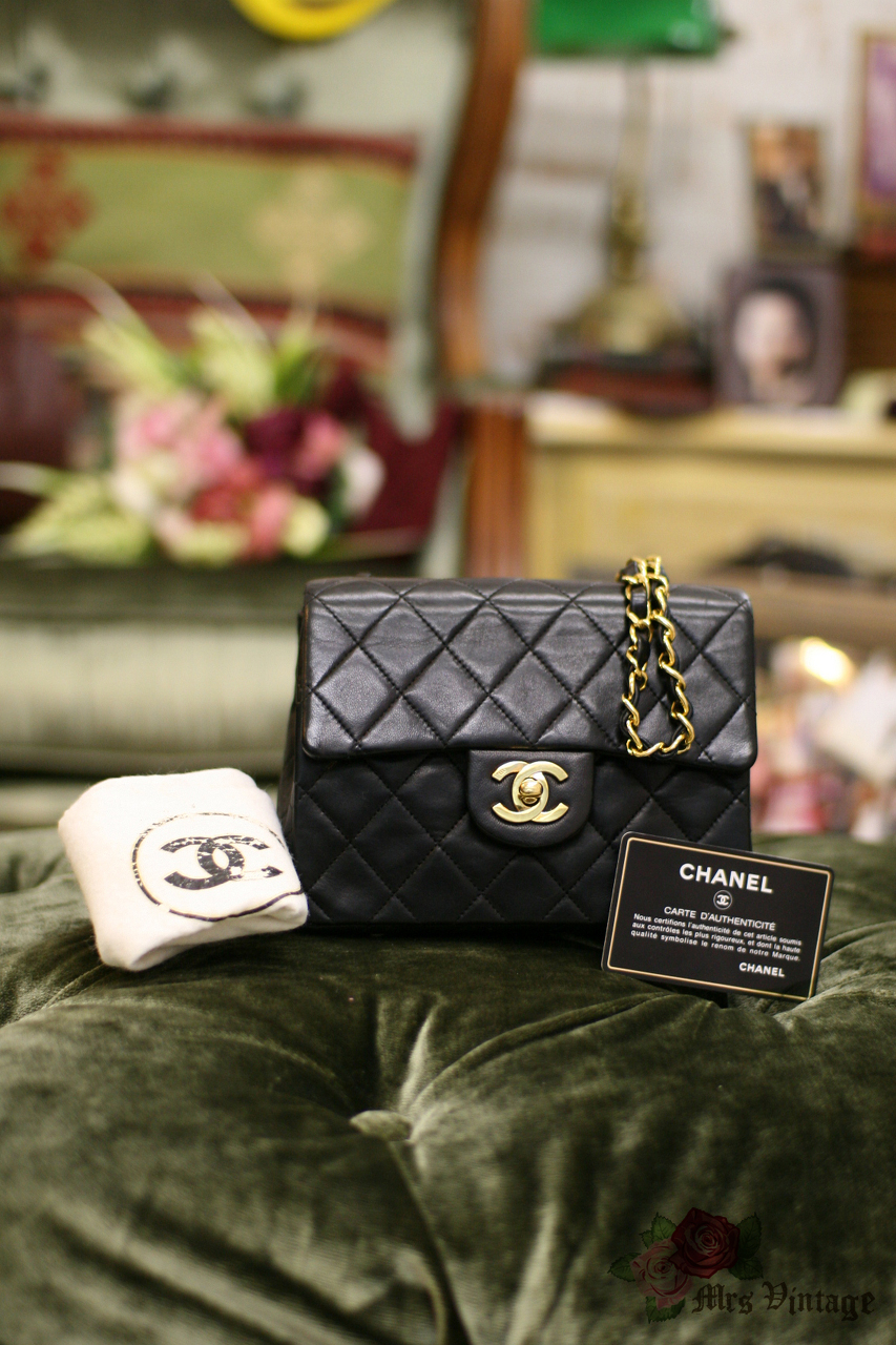 Chanel, Vintage mini black lambskin quilted handbag with gold hardware.  Leather ref.1001999 - Joli Closet