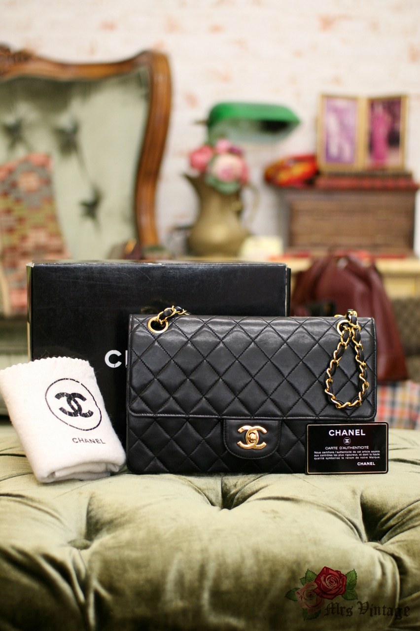 Vintage Chanel black 2.55 double flap shoulder bag. Paris limited