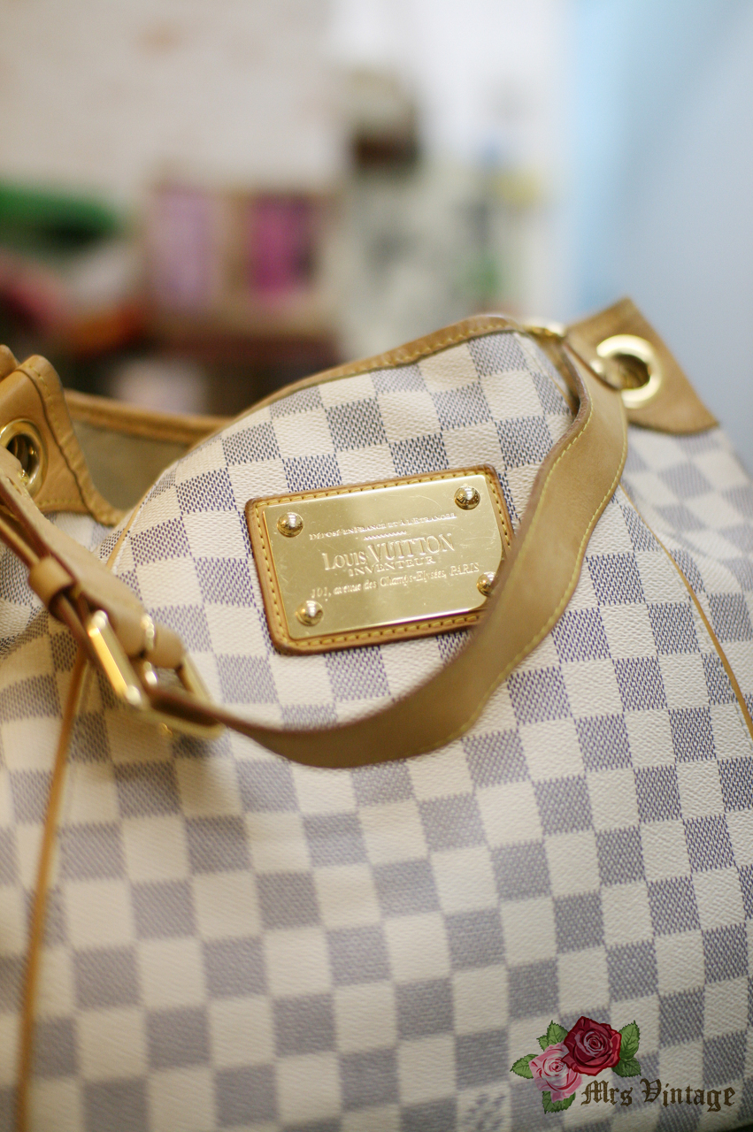 Louis Vuitton Galliera Damier Azur Pm Hobo 867767 White Shoulder Bag For  Sale at 1stDibs