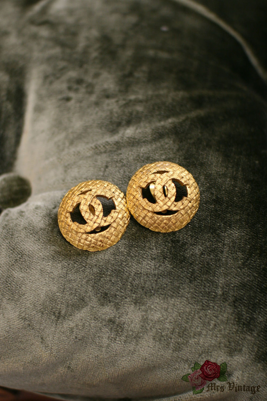 Chanel Vintage 80s 90s Large Gold Round CC Logo Clip On Statement Earrings