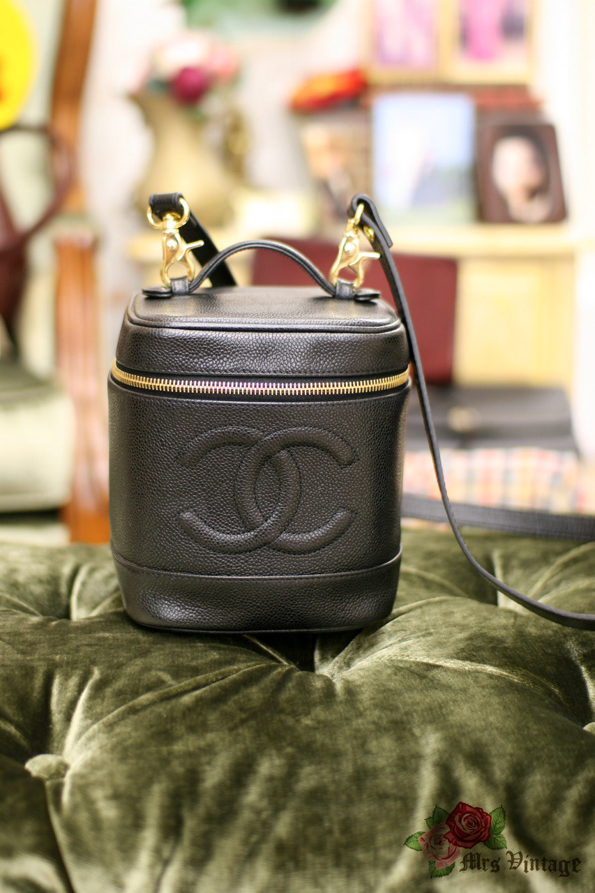 chanel vintage vanity bag