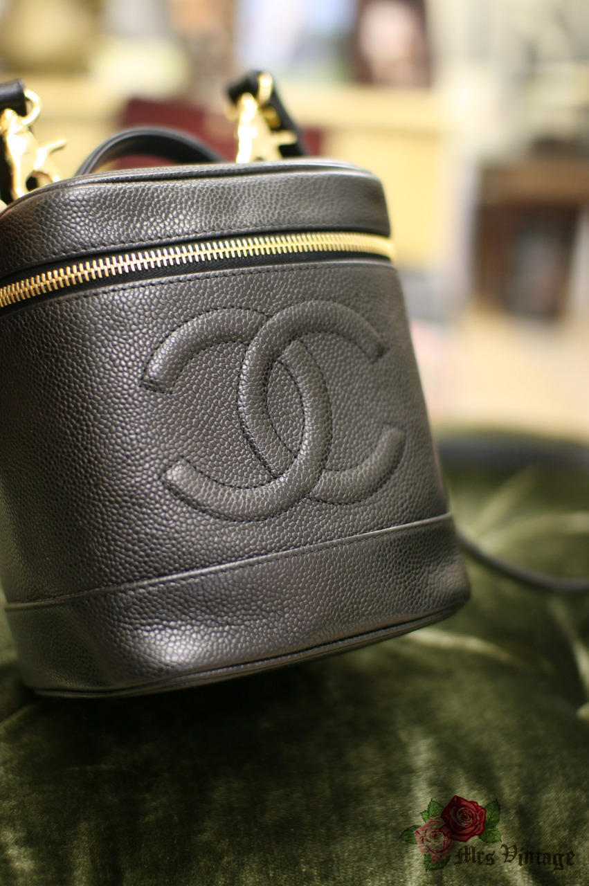 Chanel Vintage Quilted Leather Vanity Case – Vintage by Misty