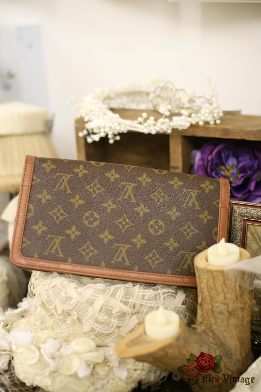 Vintage Louis Vuitton Pochette Dame Monogram Canvas Clutch Bag For Sale at  1stDibs  vintage louis vuitton clutch, louis vuitton bag dame, louis  vuitton clutch vintage