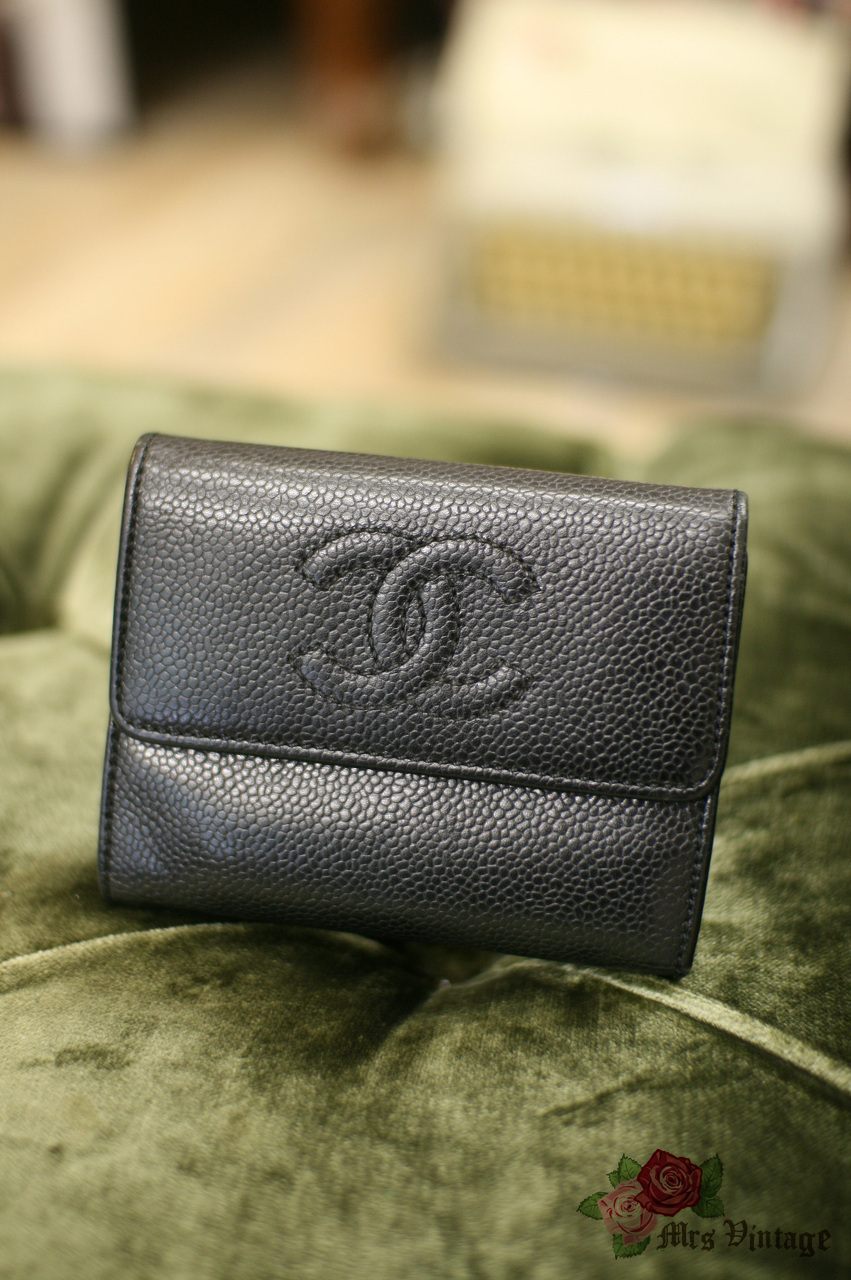 Chanel Pre owned Black Caviar Leather Small Wallet with Card and