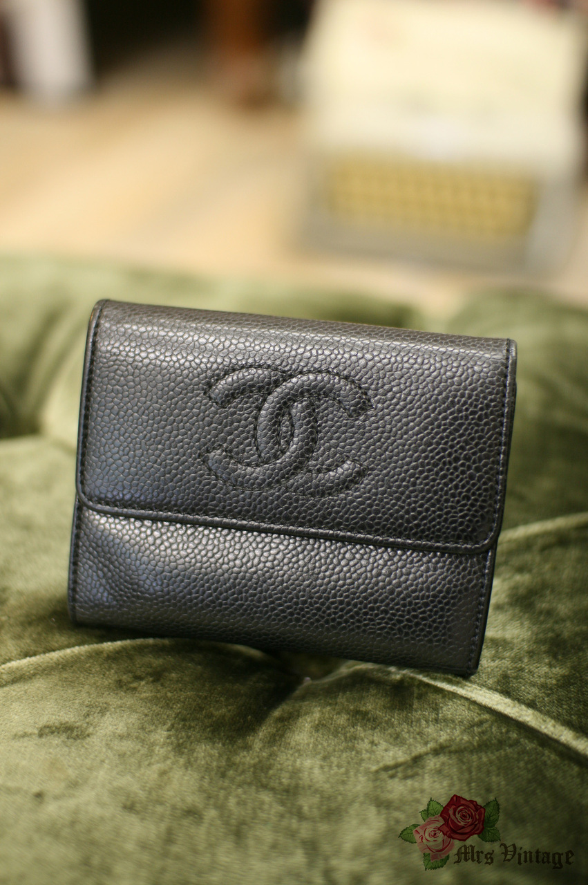 chanel caviar leather wallet