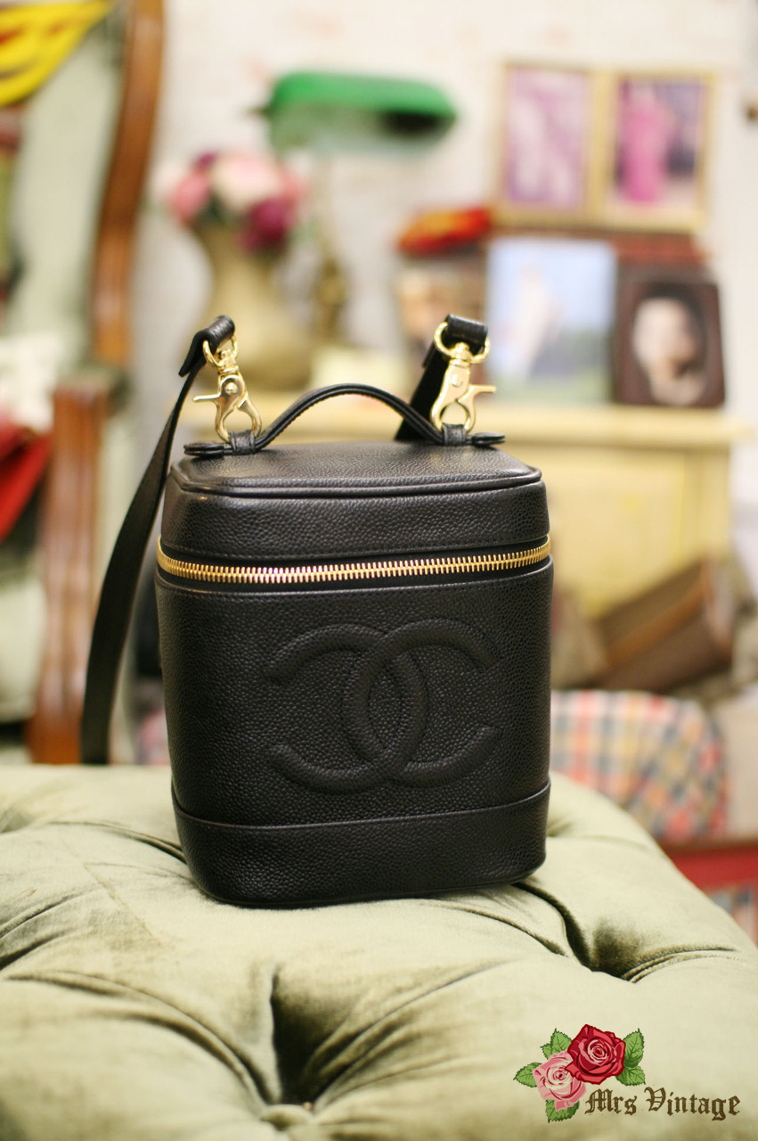 chanel vintage vanity case