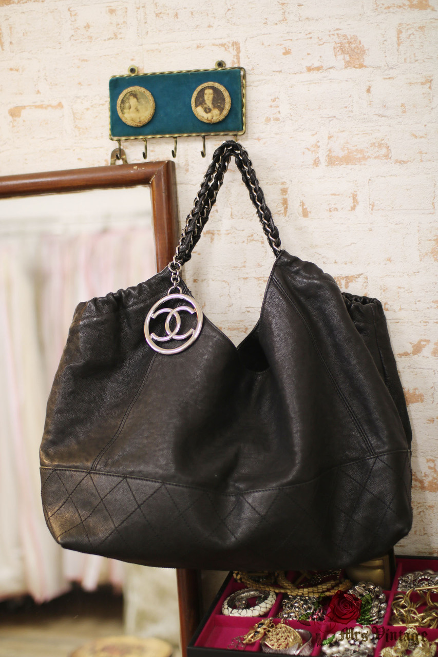 Chanel Pre-owned Women's Leather Hobo Bag - Black - One Size