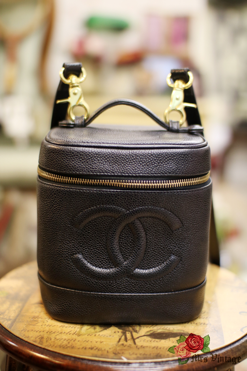 chanel vintage vanity case