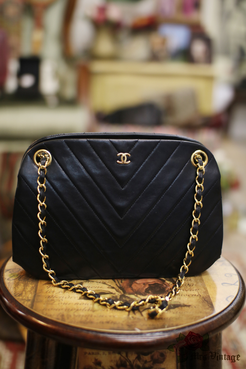 CHANEL Shoulder Bag V-stitch Chain bag lambskin Black Women Used