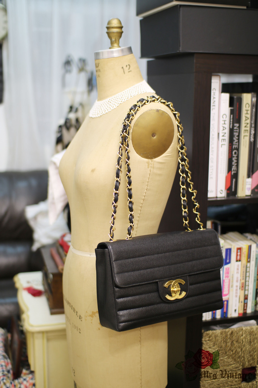 chanel caviar leather handbag black