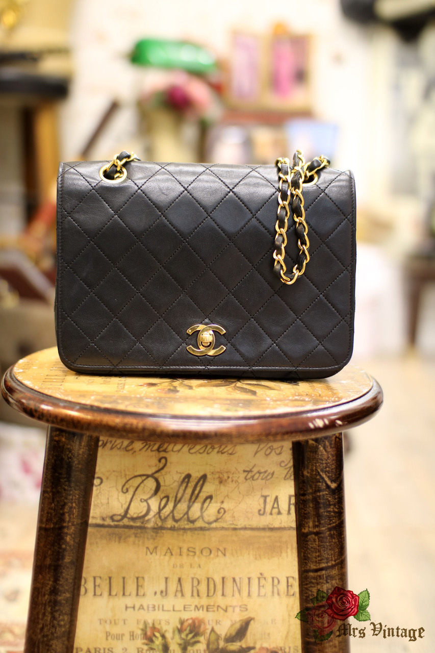 vintage chanel quilted flap