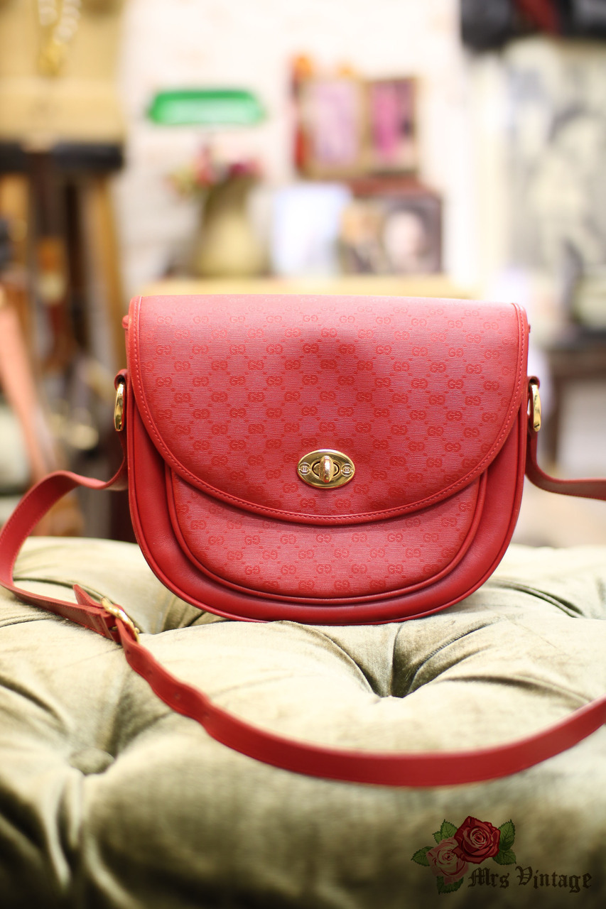 red vintage gucci purse