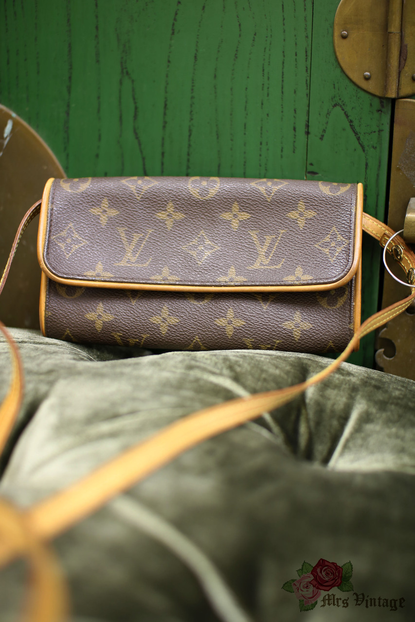 Vintage Louis Vuitton handbag from 90s