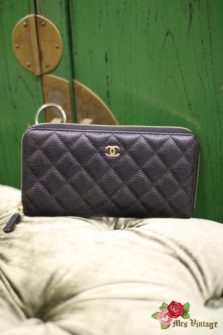 Chanel Pre Owned Classic Black Caviar Quilted Leather Zip Around