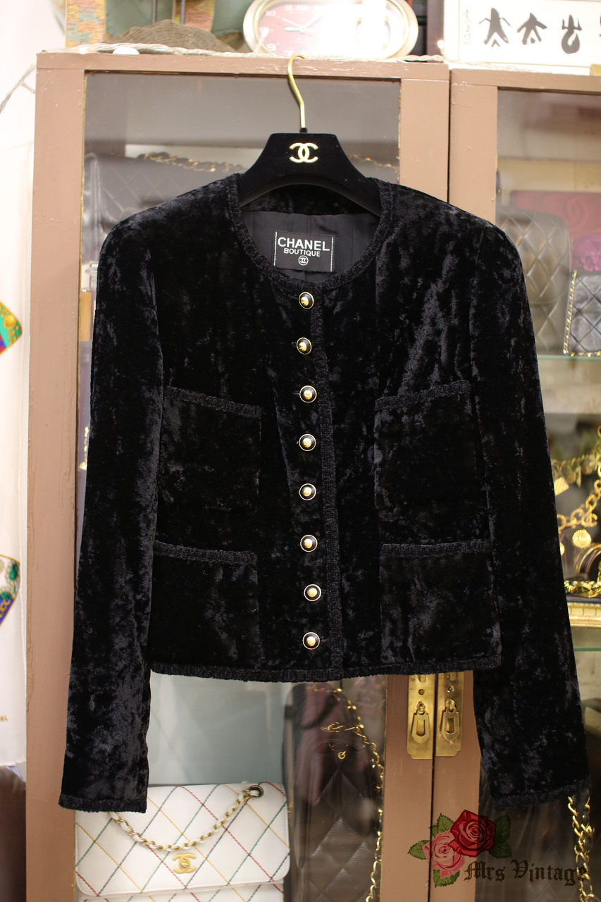 Vintage Chanel Jacket in Black Velvet — singulié