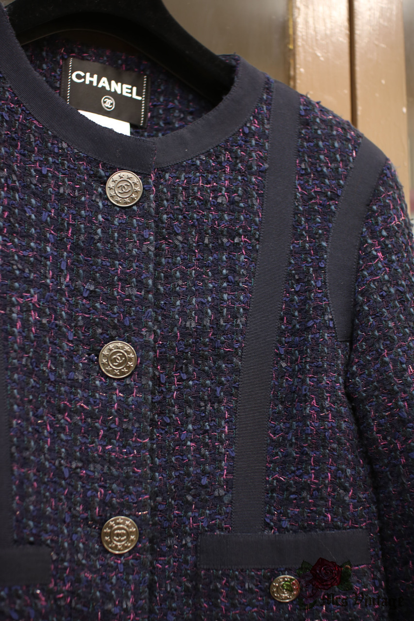 Veste CHANEL T 36 en tweed bleu et revers blanc et noir - VALOIS VINTAGE  PARIS