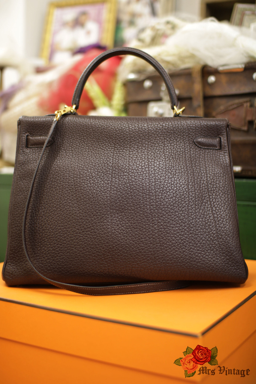 Past auction: An Hermès Kelly Retourne 35 in Sable Calf Leather Hermès