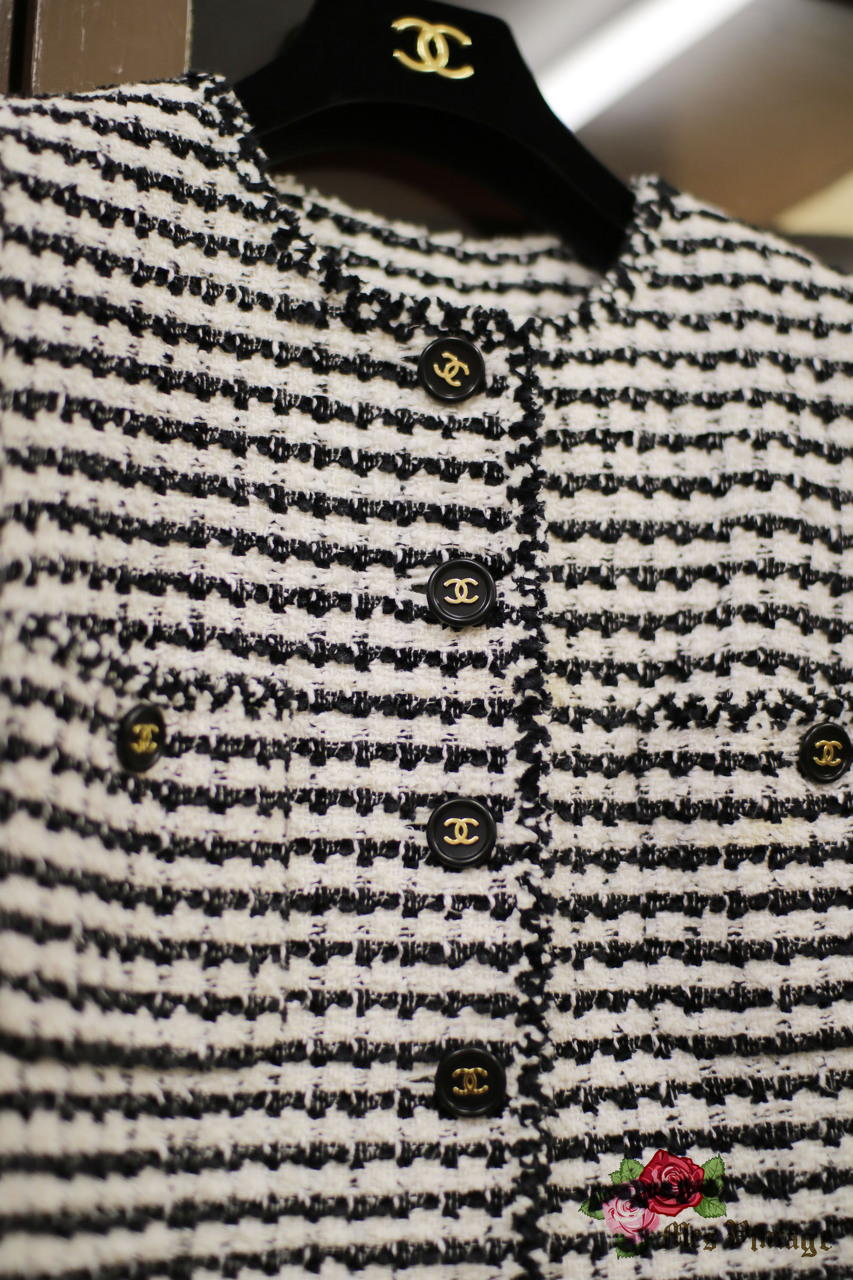 black tweed chanel jacket 40