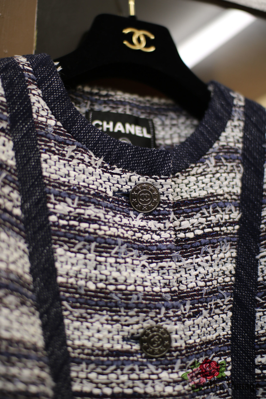 Chanel blue tweed jacket - Gem