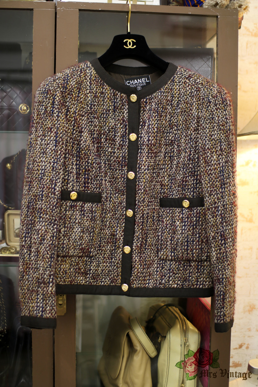 La petite veste noire tweed blazer Chanel Brown size 36 FR in Tweed -  30461261