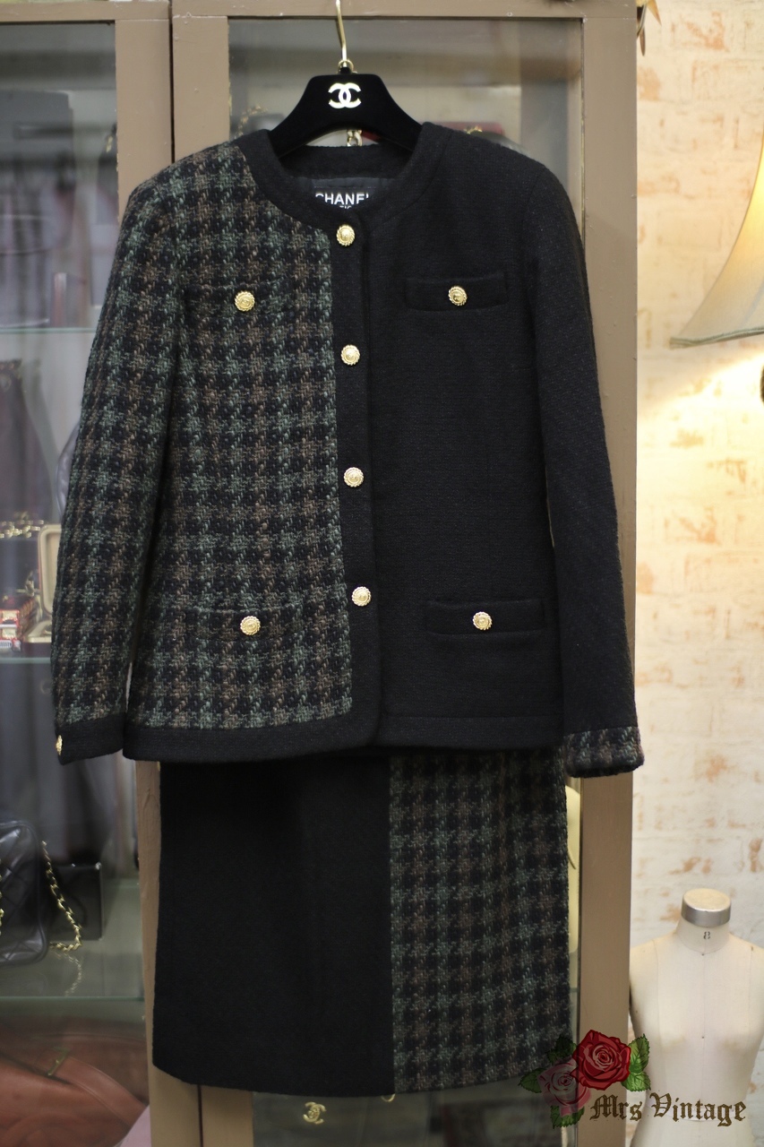 CHANEL 1990s Tweed Two-Piece Suit Belted Jacket Skirt Chanel Iconic Vintage  Suit - Chelsea Vintage Couture