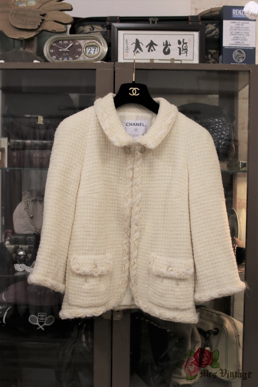 Chanel Vintage Spring 1995 Ivory Ecru Black Tweed Braided CC 95P Jacket