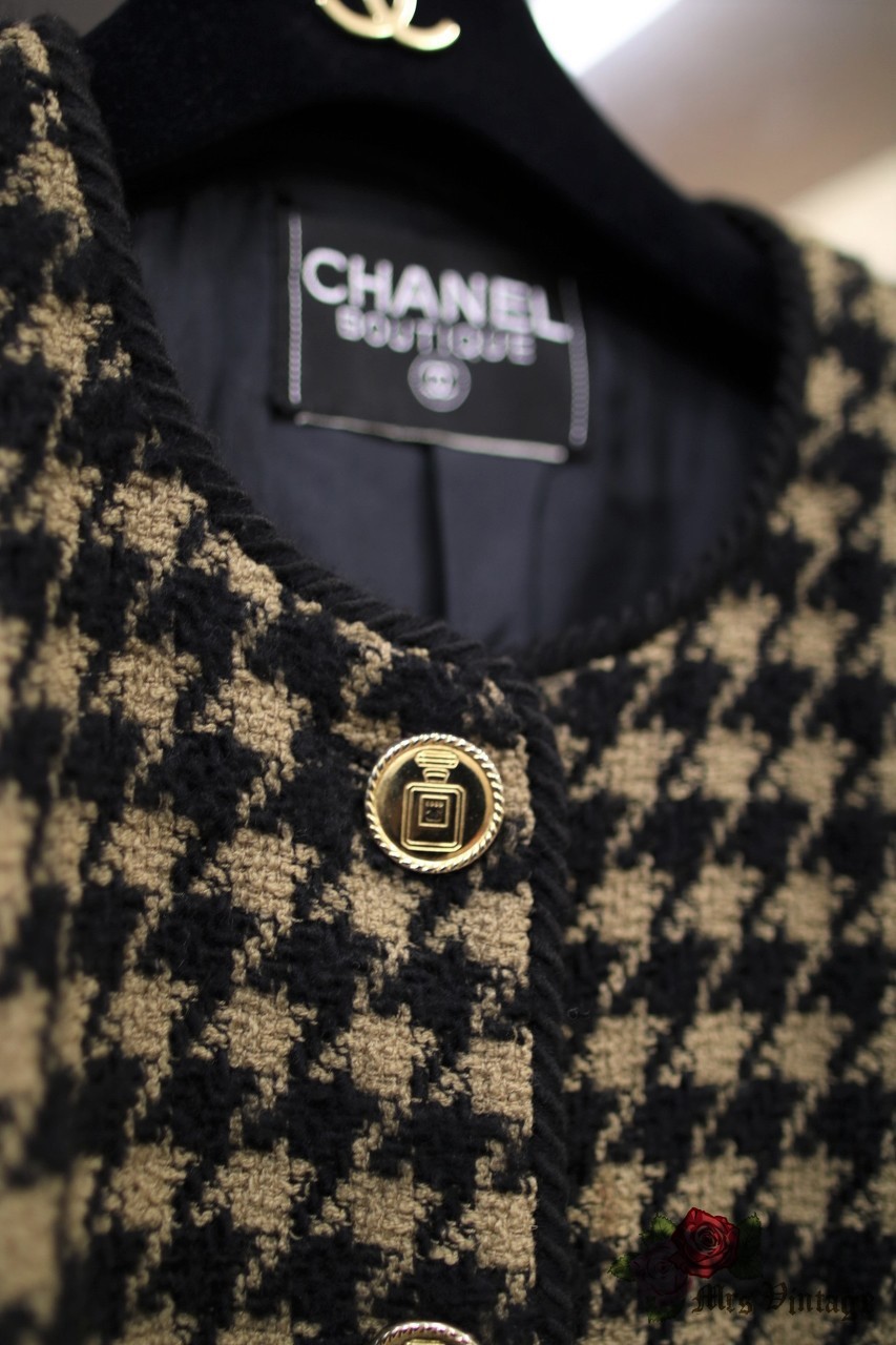 100% Auth Chanel 07C Sought after GRAFFITI Ecru Tweed Lace CC logo Jacket  FR38 Multiple colors ref.216616 - Joli Closet