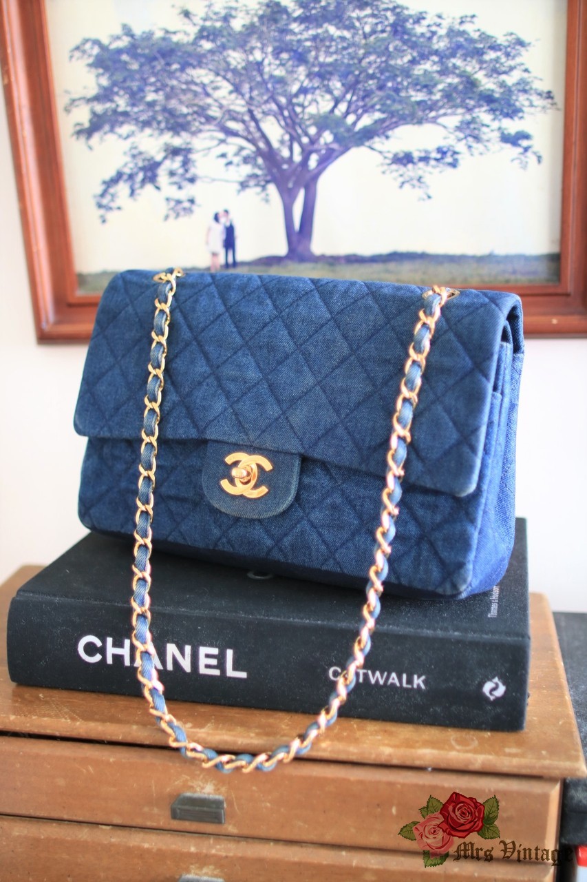Chanel 1989-1991 Classic Double Flap Small Navy Lambskin – AMORE