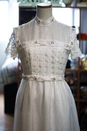 1970s Little Pink Roses Crochet Lace Wedding Dress Size S/M