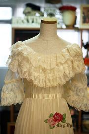 1970s Vintage Ivory Lace Wedding Dress Sz S/M