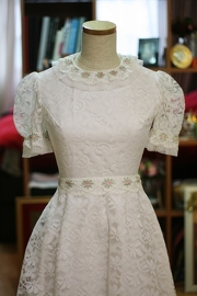 1980s Vintage Cute Wedding Dress with Pinky Floral Details Sz XS