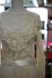 1980s Vintage Deep Ivory Lace Bohemian Wedding Dress Sz S/M