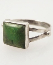 Vintage Sterling and Pine Green Stone Ring-Size 6.25