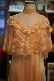 [Reserved] 1970s Victorian Peach Lace Capelet Dress Sz M
