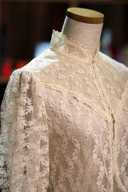 Vintage 1960s Victorian Style Ivory Lace Bridal Bolero Sz