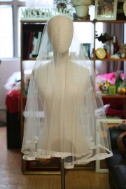 1970s Sweet and Simple White Ribbon-edged Wedding Veil