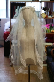 1950s White Floral Crown with Lace and Veil, 3 tiers