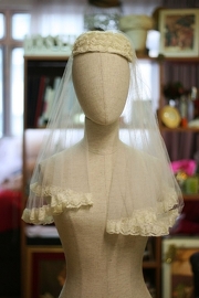 1950s Ivory Veil With Bouffant Pillbox Headdress/Cap & Lace Trim