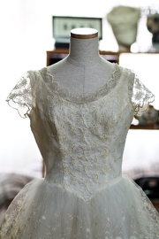 1950's Vintage Ivory Princess Tiered Lace Scalloped Edge