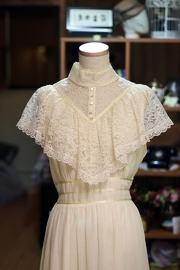 1960's Vintage Creme Lace Cape Wedding Dress Sz L