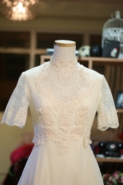 1960's Vintage Ivory Lace Beads Wedding Dress gown S/M