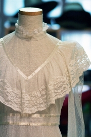 1970's Vintage Ivory Wedding Dress Size S/M